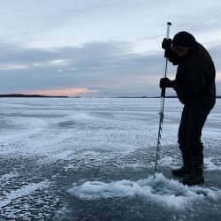 Ribolov na ledu. Izvor: Vastavalo/Anja Vest, VisitFinland